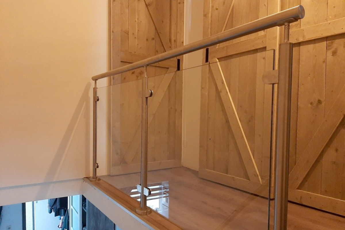 RVS balustrade om trapgat: veiligheid en design in één stijlvolle oplossing