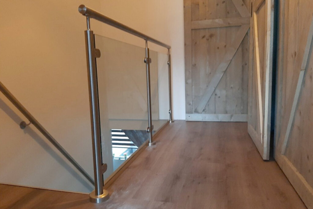 RVS balustrade om trapgat