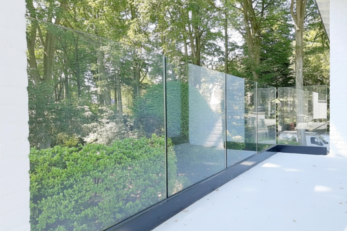 Wat kost een glasbalustrade? Alles wat je moet weten over stijl, kwaliteit en prijs