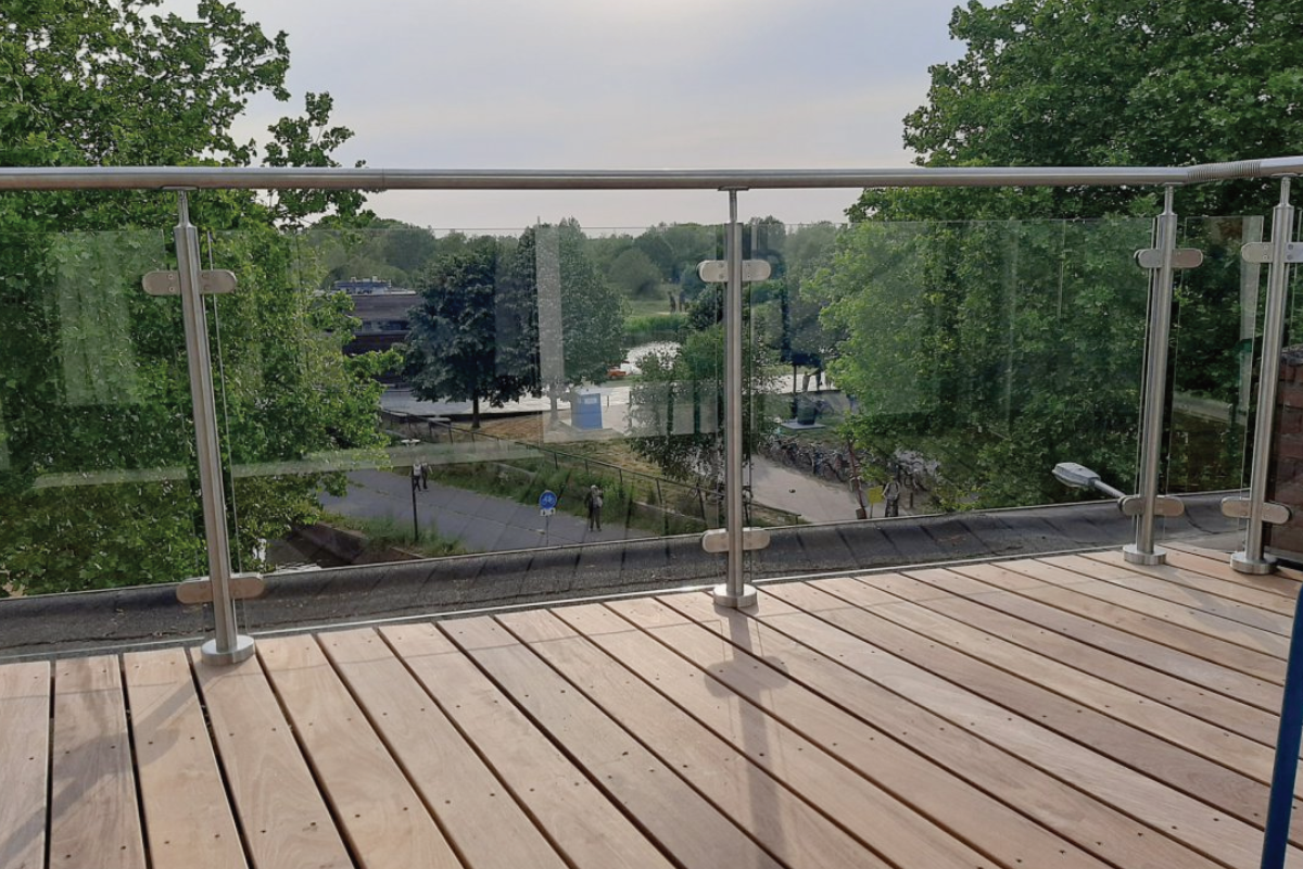 Balkonhek met glas kosten