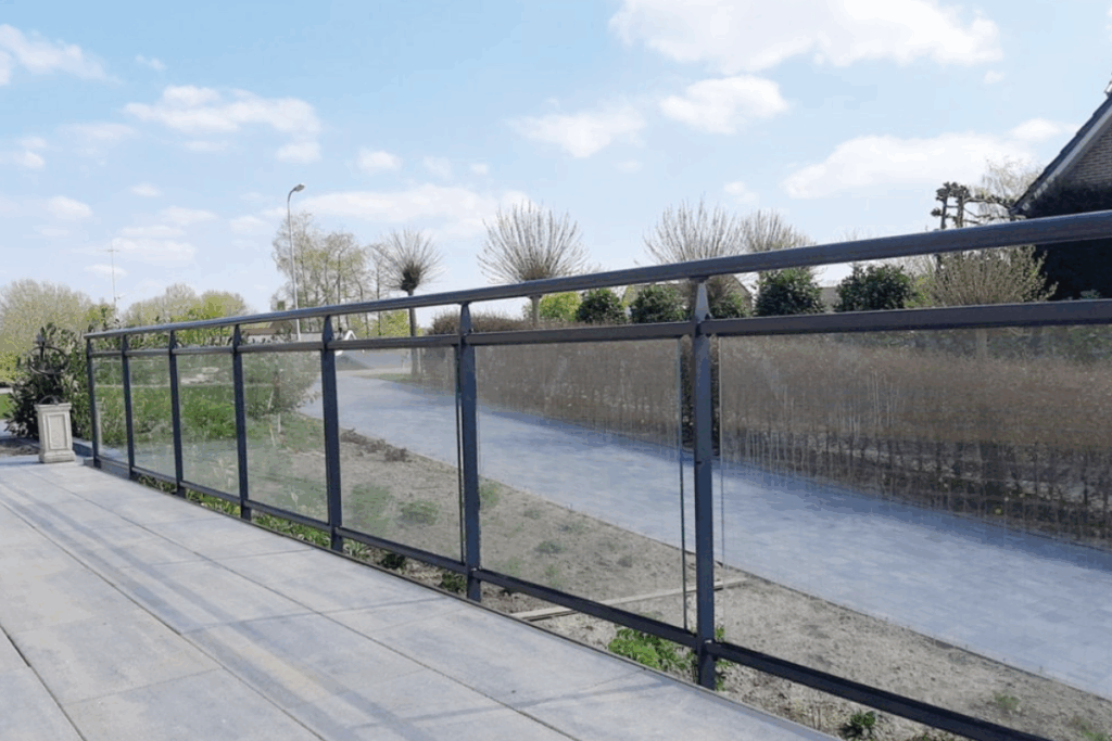 Balkonhek met glas laten maken