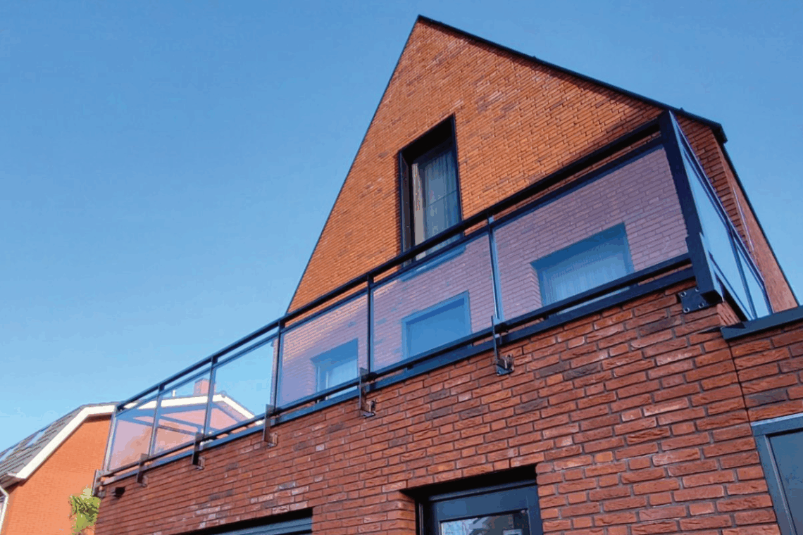 Balkonhek met glas vervangen