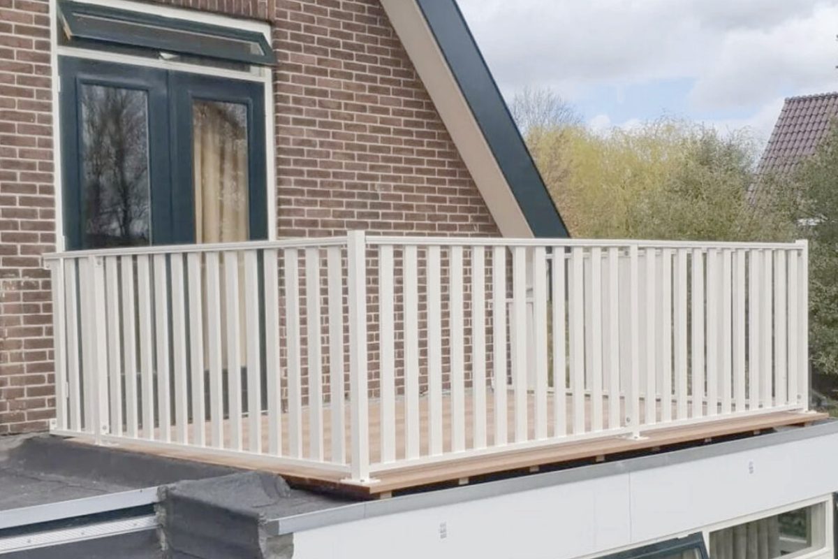 Balustrade kopen voor op een uitbouw: zo maak je jouw extra leefruimte veilig en stijlvol