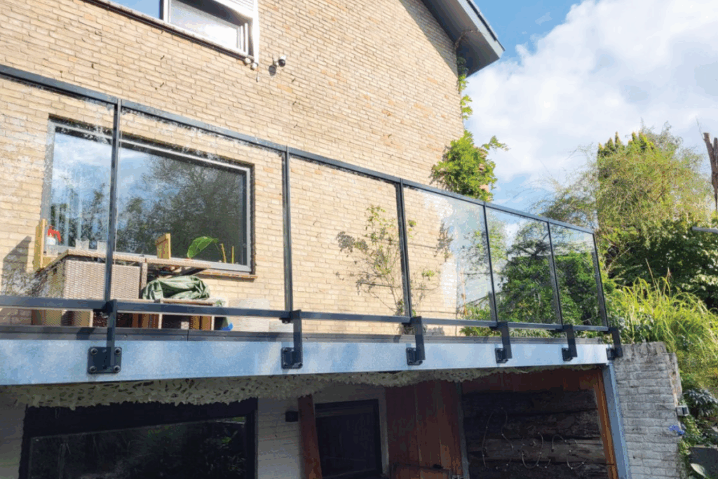 Balustrade met glas op maat