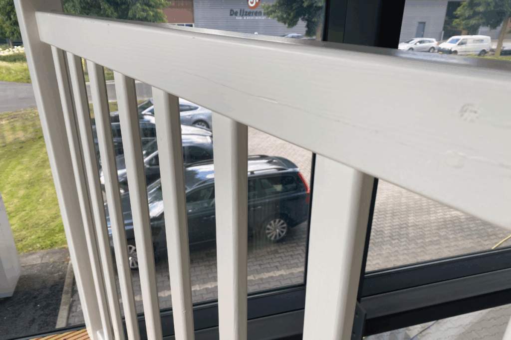 Hoeveel kost het om een houten balustrade te laten plaatsen