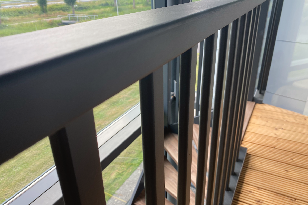 Waarom een houten balustrade bestellen bij een webshop ideaal is