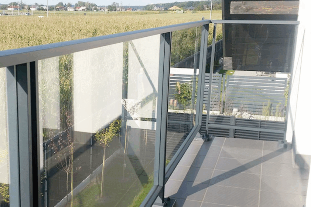 Leverancier van balkonhek met glas