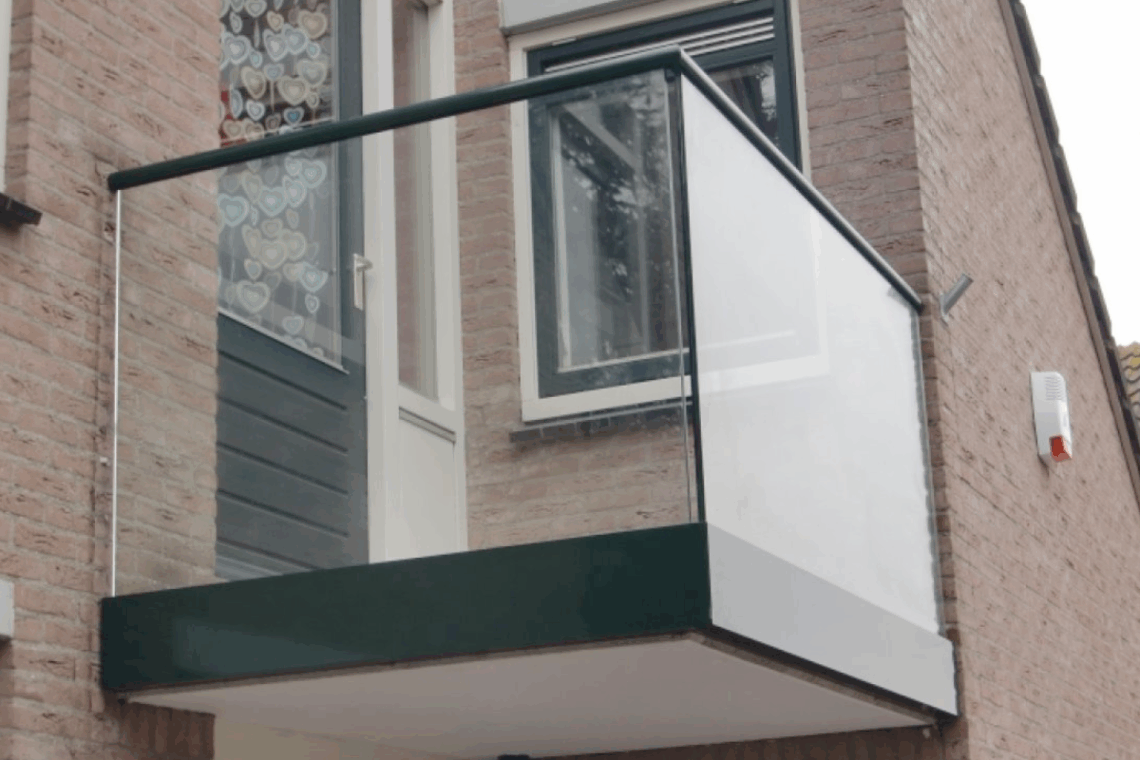 Leverancier van balkonhek met glas