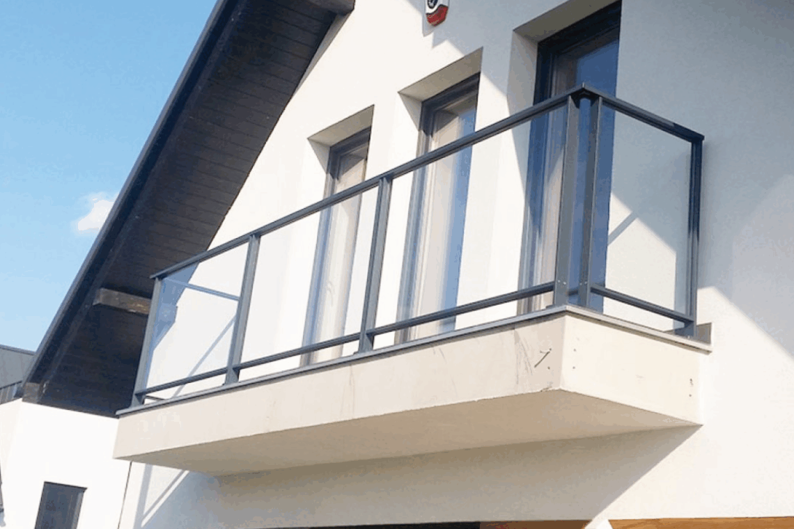 Producent van balkonhek met glas