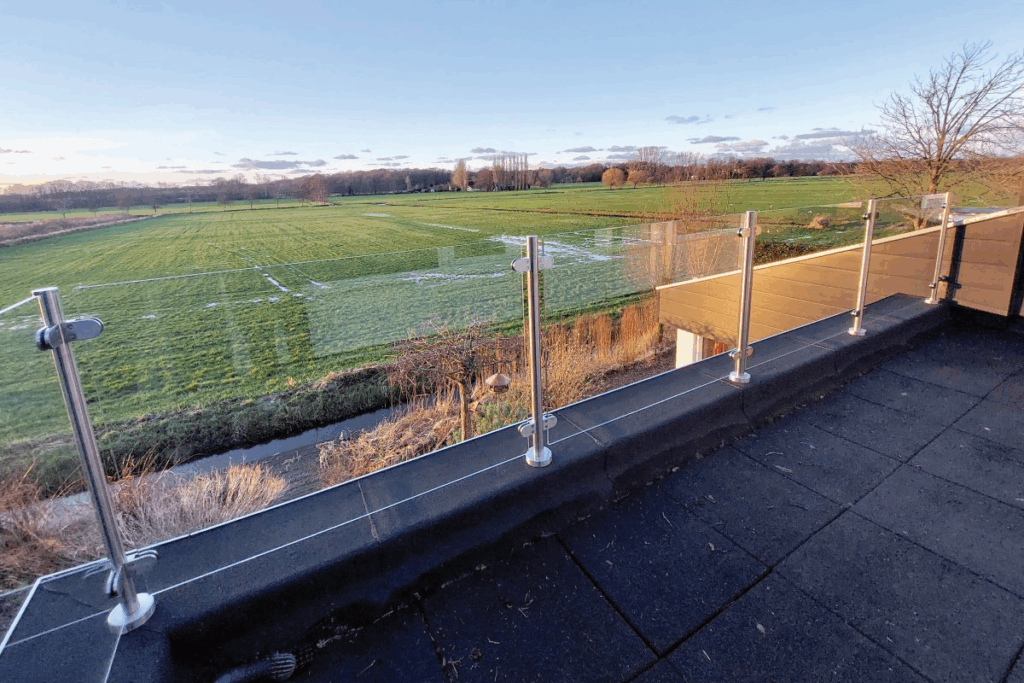 Producent van balkonhek met glas