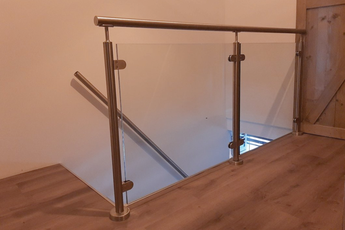 Waarom een glazen balustrade om je trapgat ideaal is