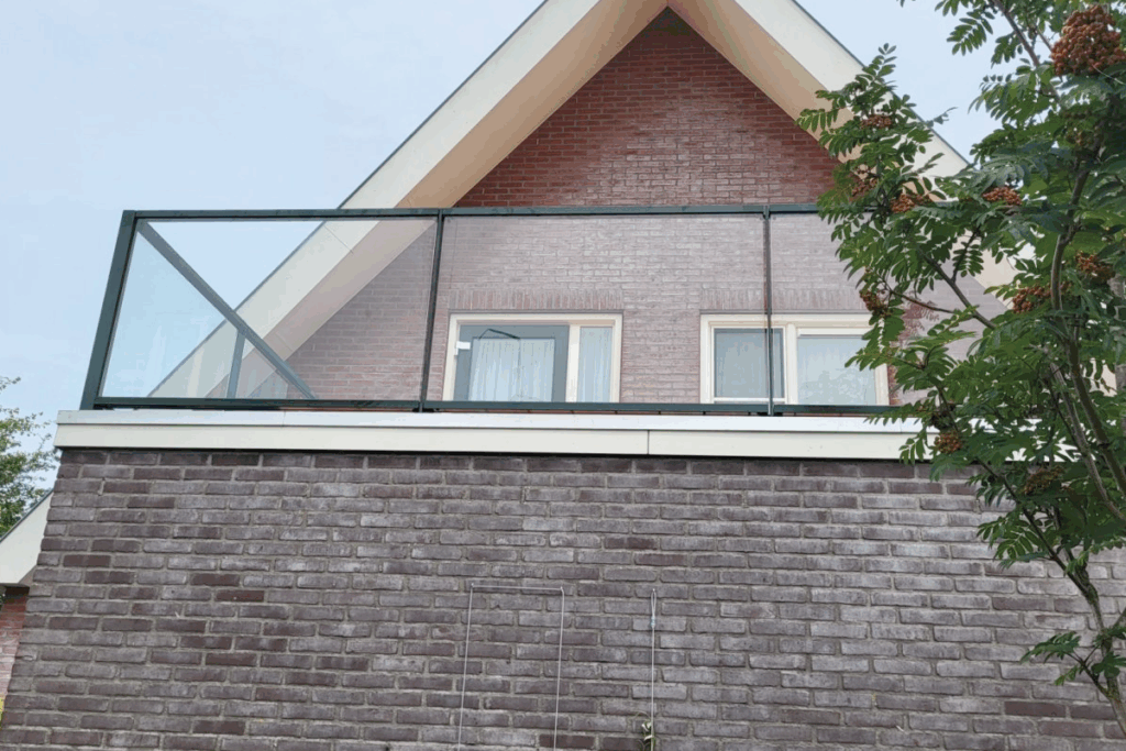 Waar kun je een balkonhek met glas kopen