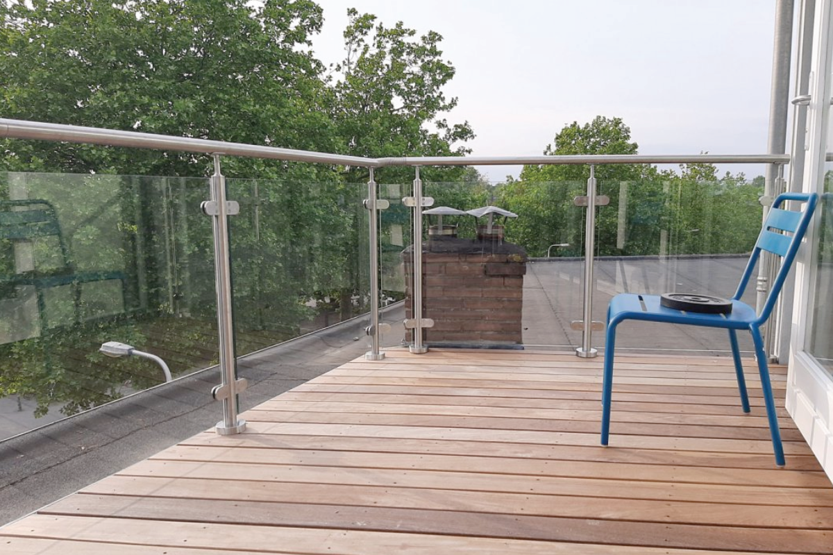 Waar kun je een balkonhek met glas kopen?