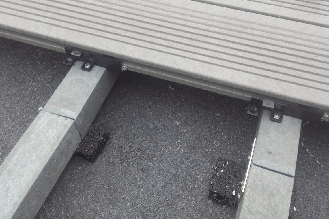 Wat leg je onder vlonderplanken dakterras