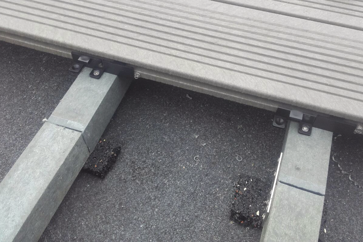 Waarom een goede ondergrond onder je vlonderplanken zo belangrijk is