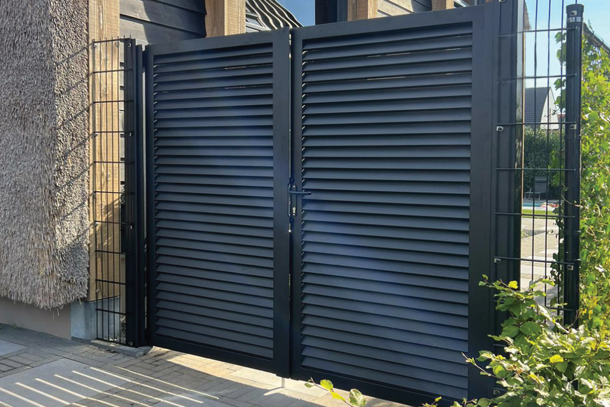 Dubbele tuinpoort van aluminium: praktisch én stijlvol