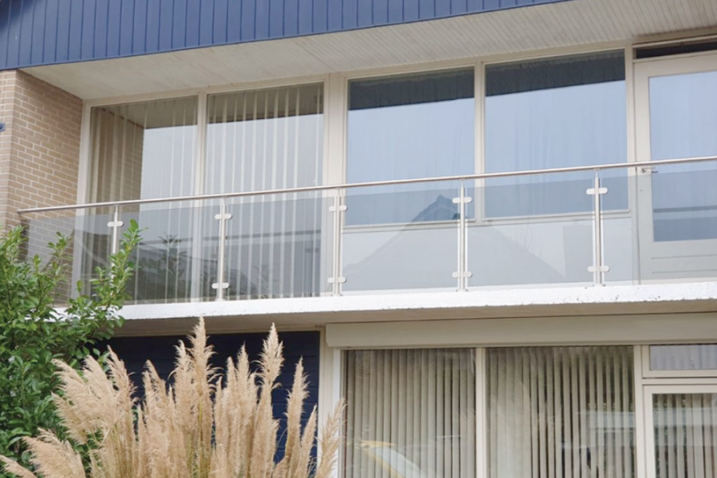 Glas hekwerk voor balkon