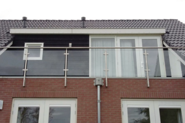 Glazen balkonhek laten plaatsen