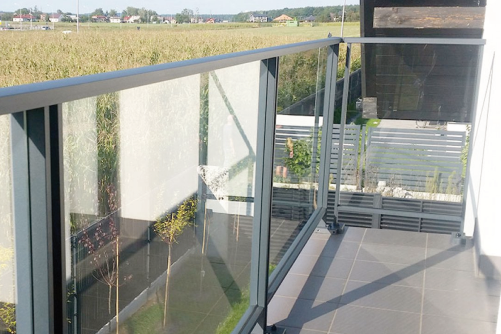 Glazen balkonhek op maat