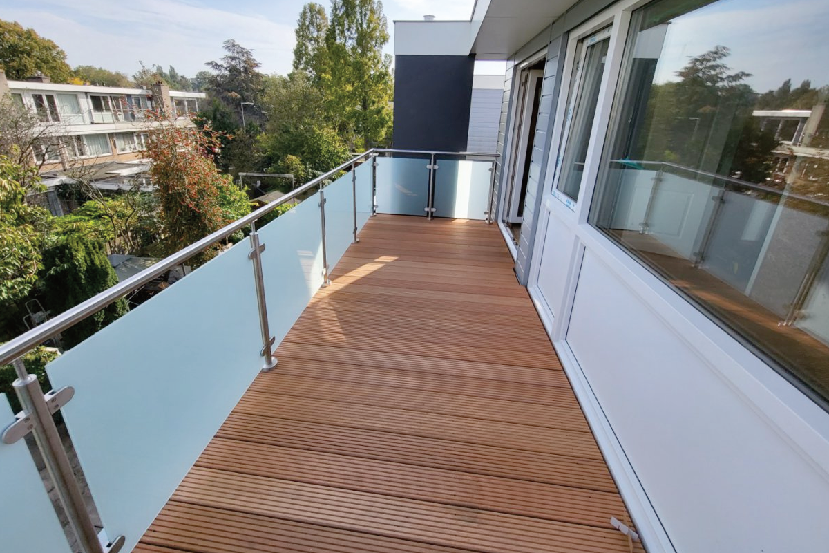 Glazen balkonhek voor particulieren: modern wonen met comfort en veiligheid