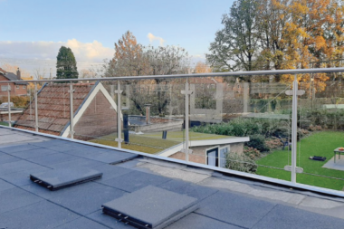 Glazen balustrade buiten