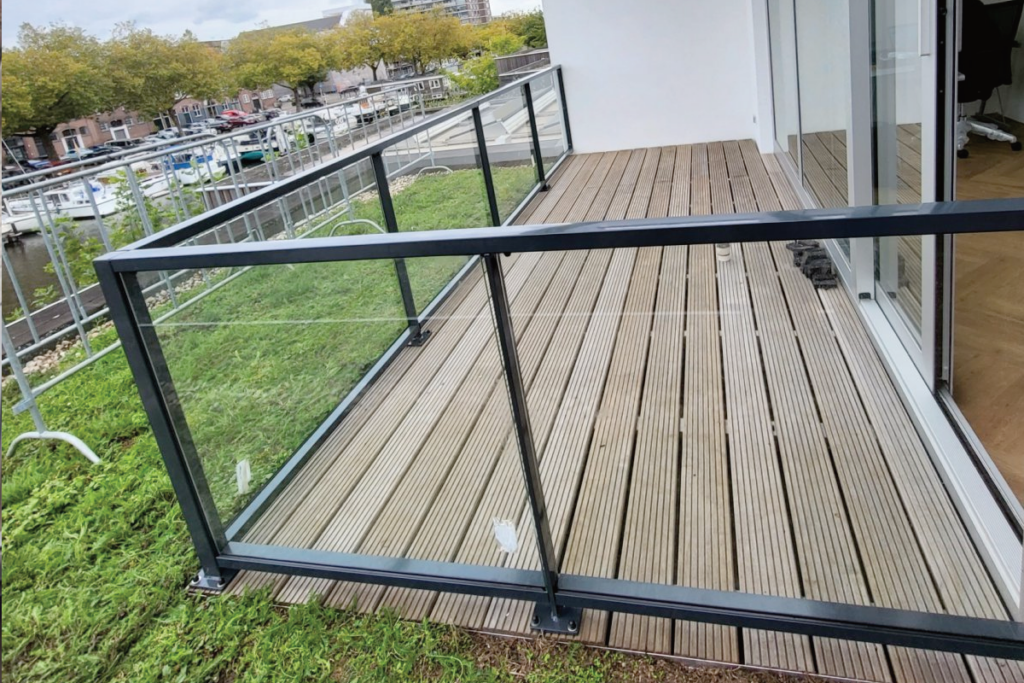 Glazen balustrade in Almere