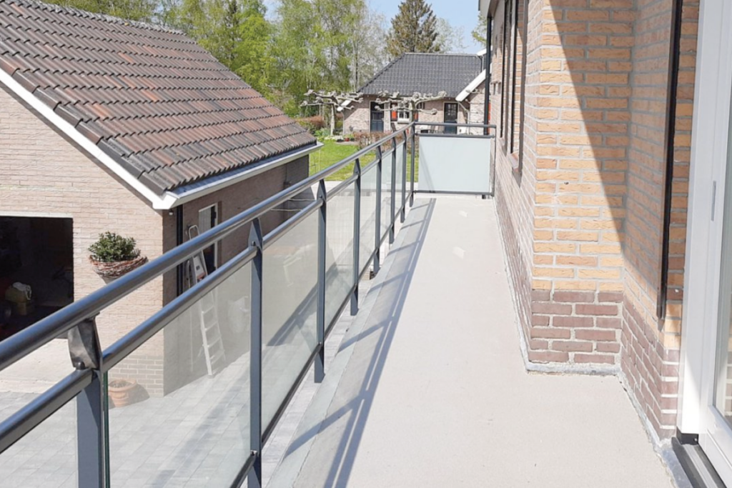 Glazen balustrade in Diemen