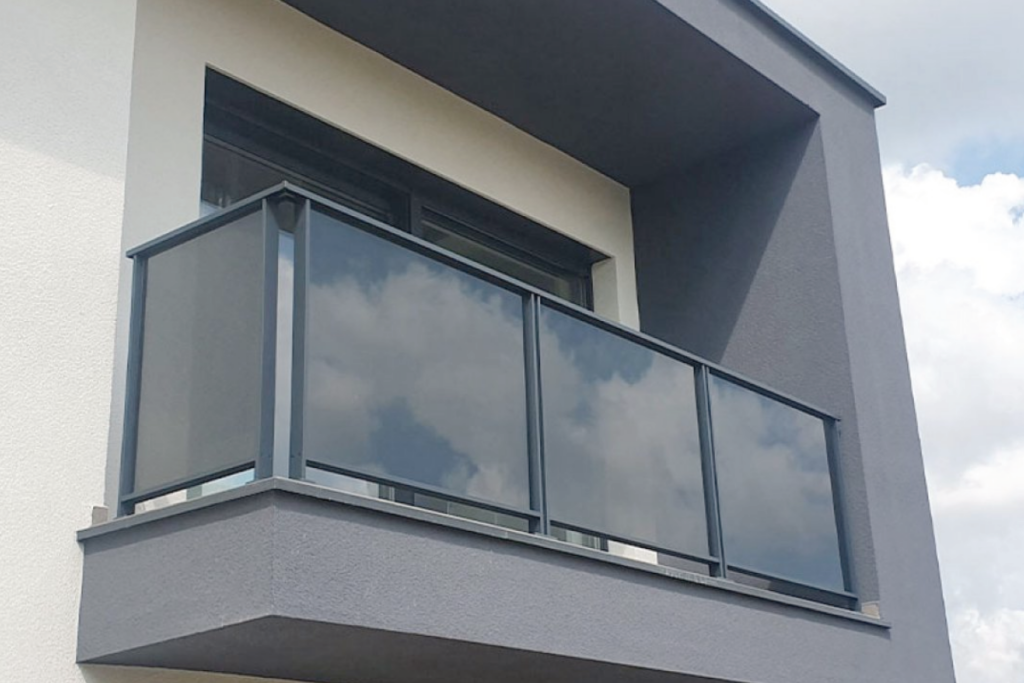 Glazen balustrade in Diemen