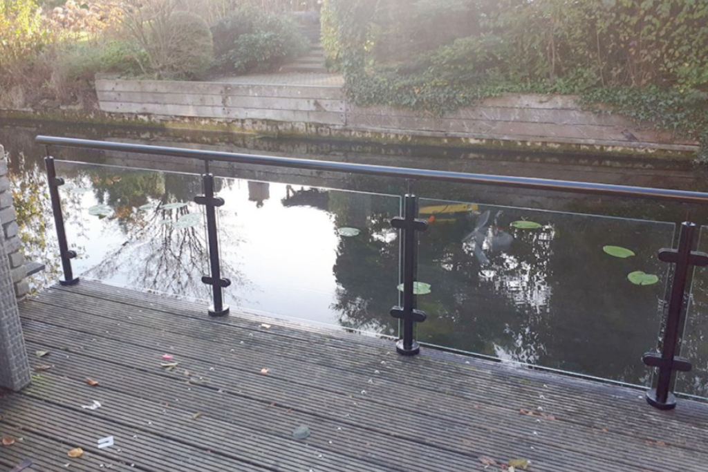 Glazen balustrade in Hoofddorp