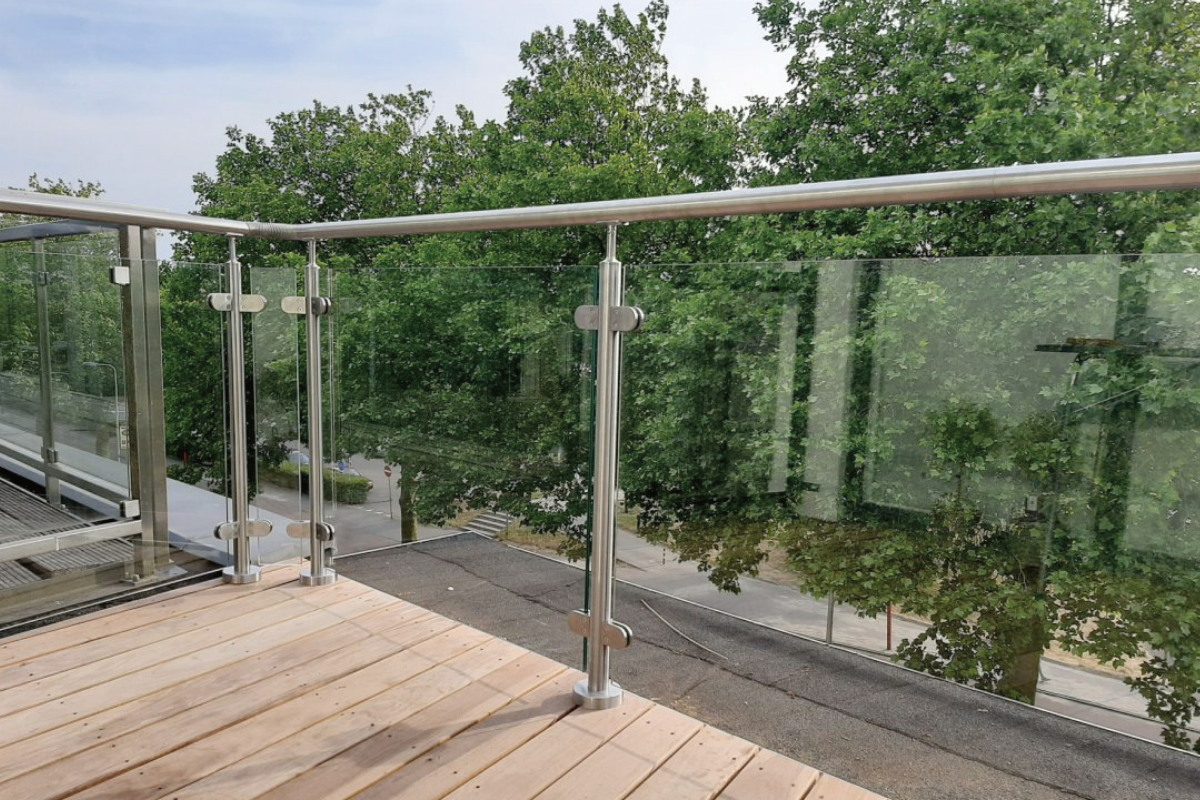 Glazen balustrade in Joure