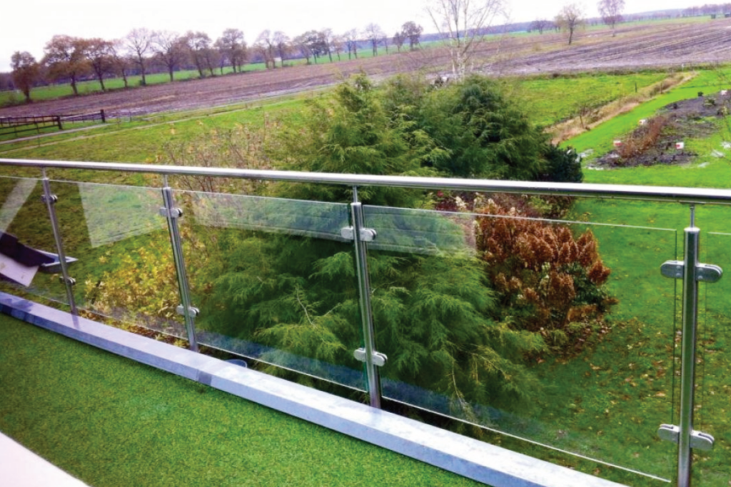 Glazen balustrade in Joure