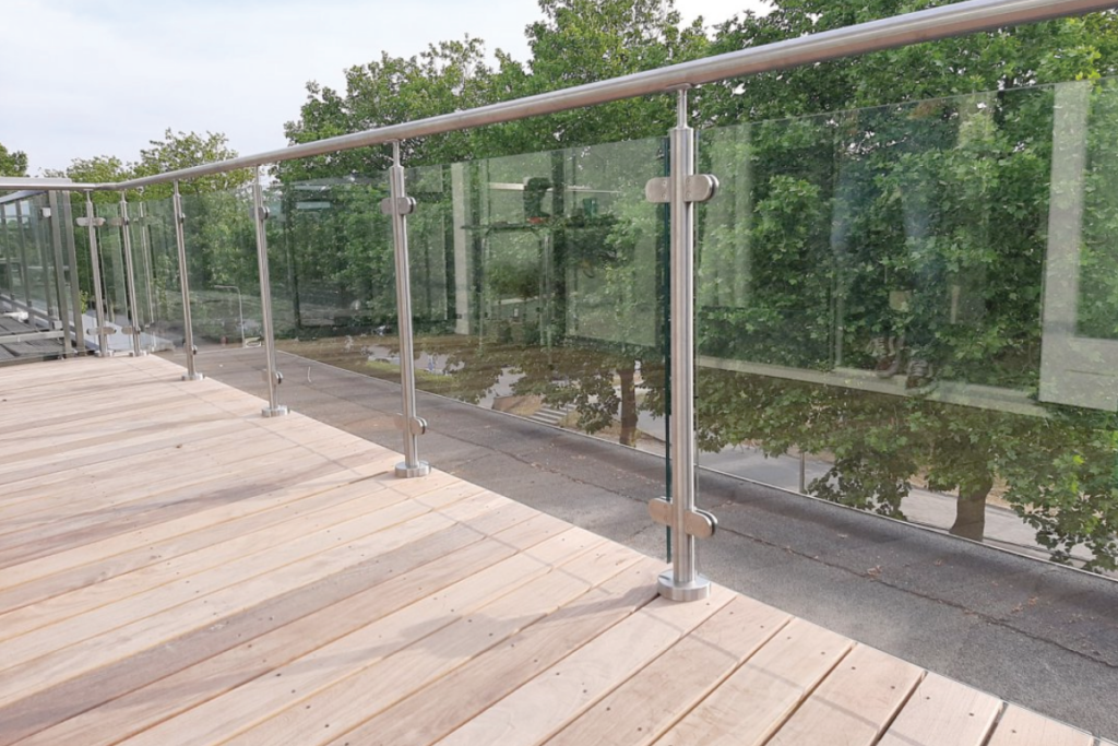 Glazen balustrade in Lelystad