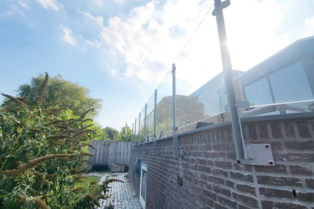 Glazen balustrade in Lemmer