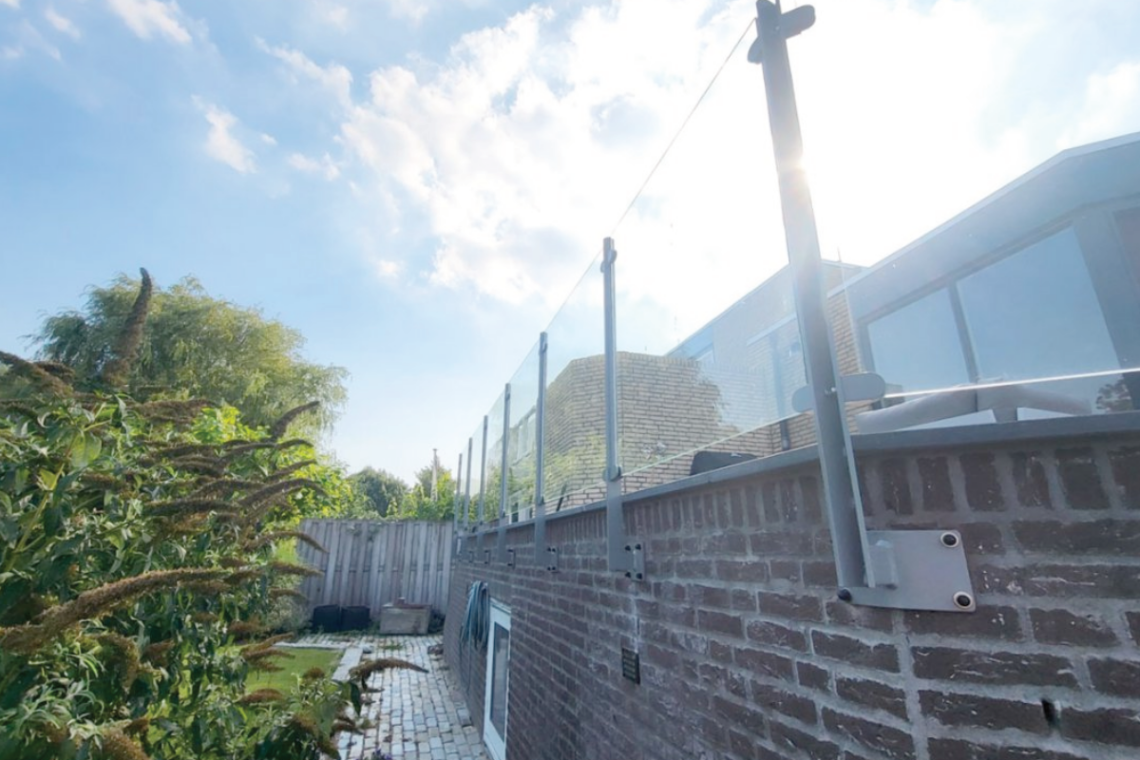 Glazen balustrade in Swifterbant