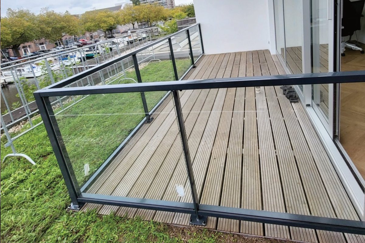 Glazen balustrade in Zaandam: een moderne en stijlvolle keuze voor jouw woning