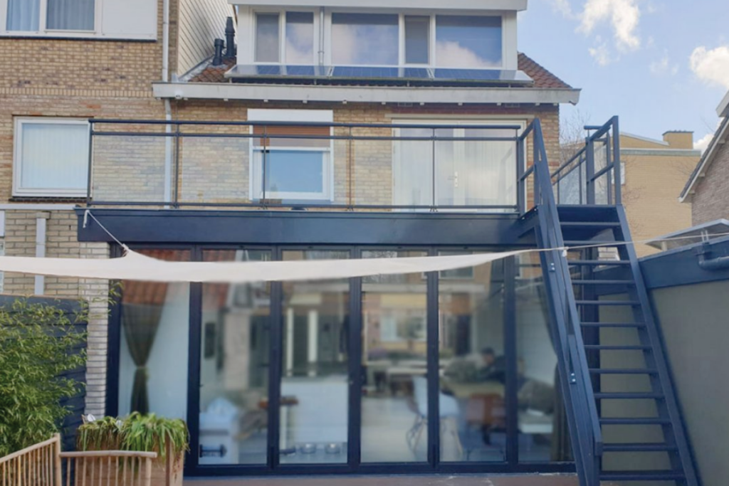 Glazen hekwerk laten monteren