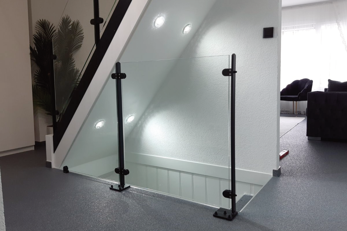 Een glazen hekwerk om een trapgat: stijlvol, veilig en ruimtelijk