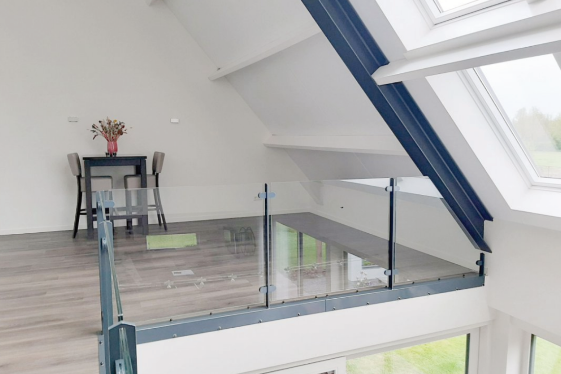 Glazen hekwerk op vide plaatsen