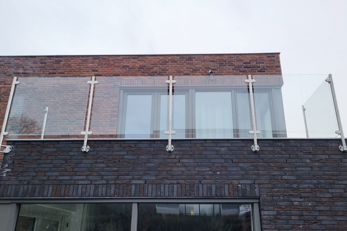 Glazen hekwerk zelf plaatsen