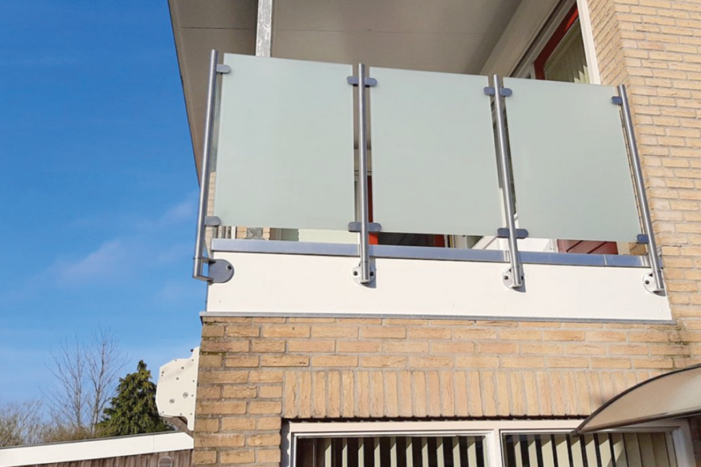 Glazen hekwerk zelf plaatsen