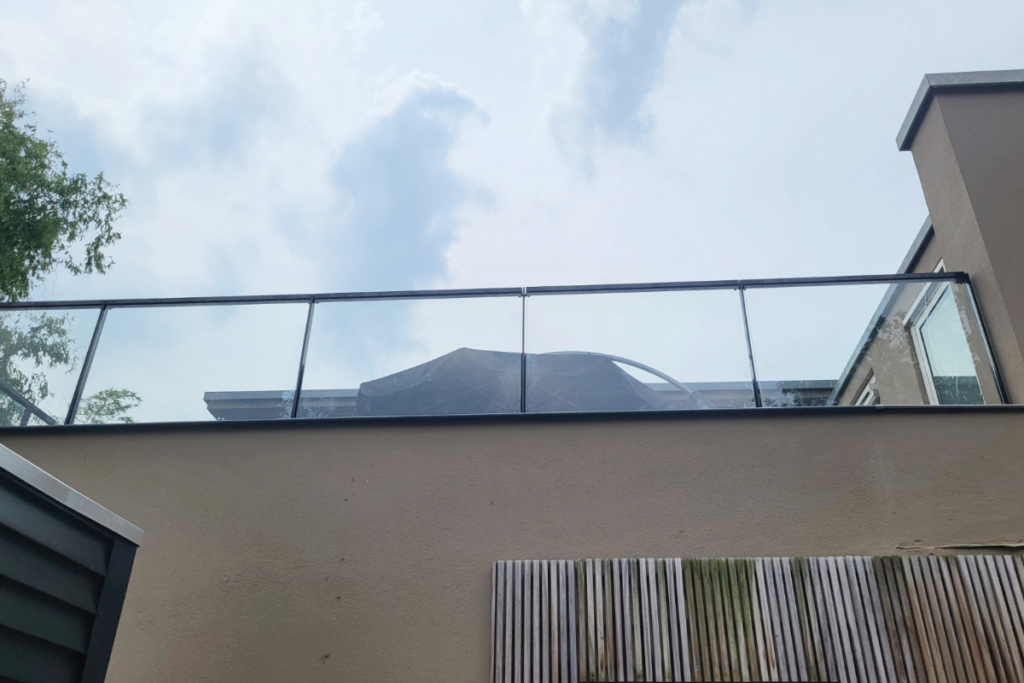 Hoe veilig zijn glazen balustrades