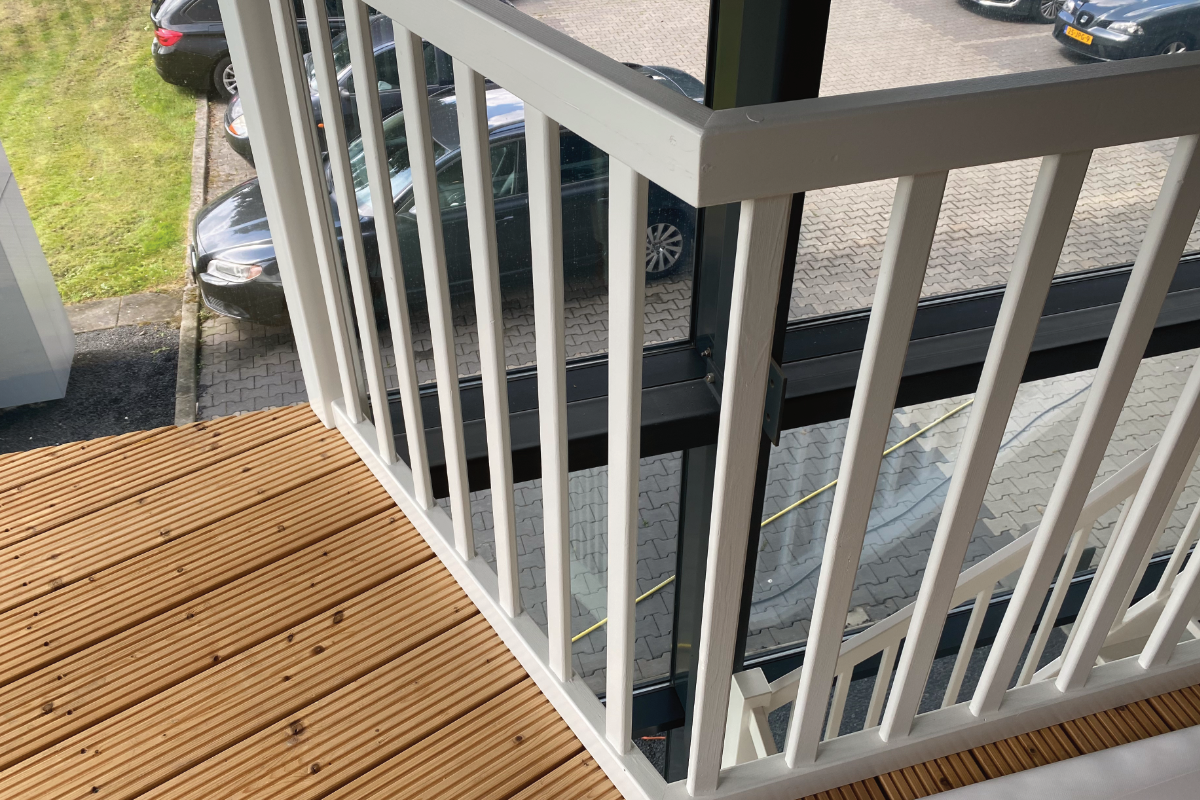 Houten balustrade kosten: waar moet je rekening mee houden?