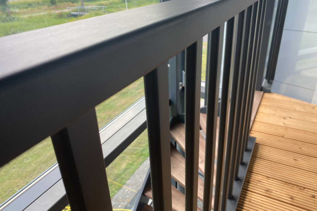 Houten balustrade laten plaatsen