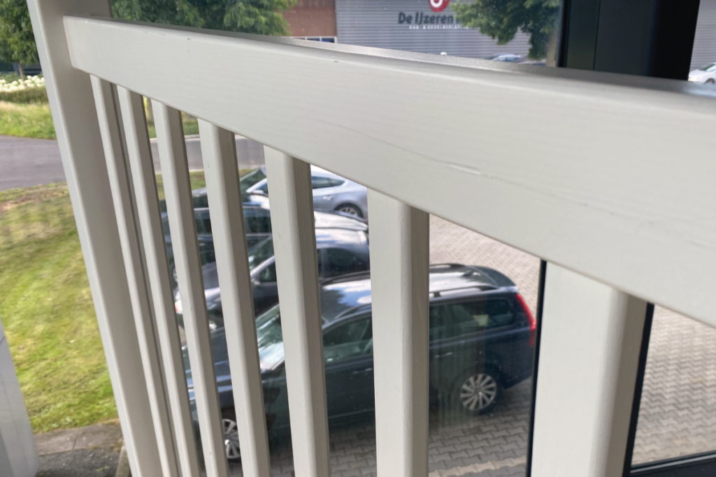 Houten balustrade laten plaatsen
