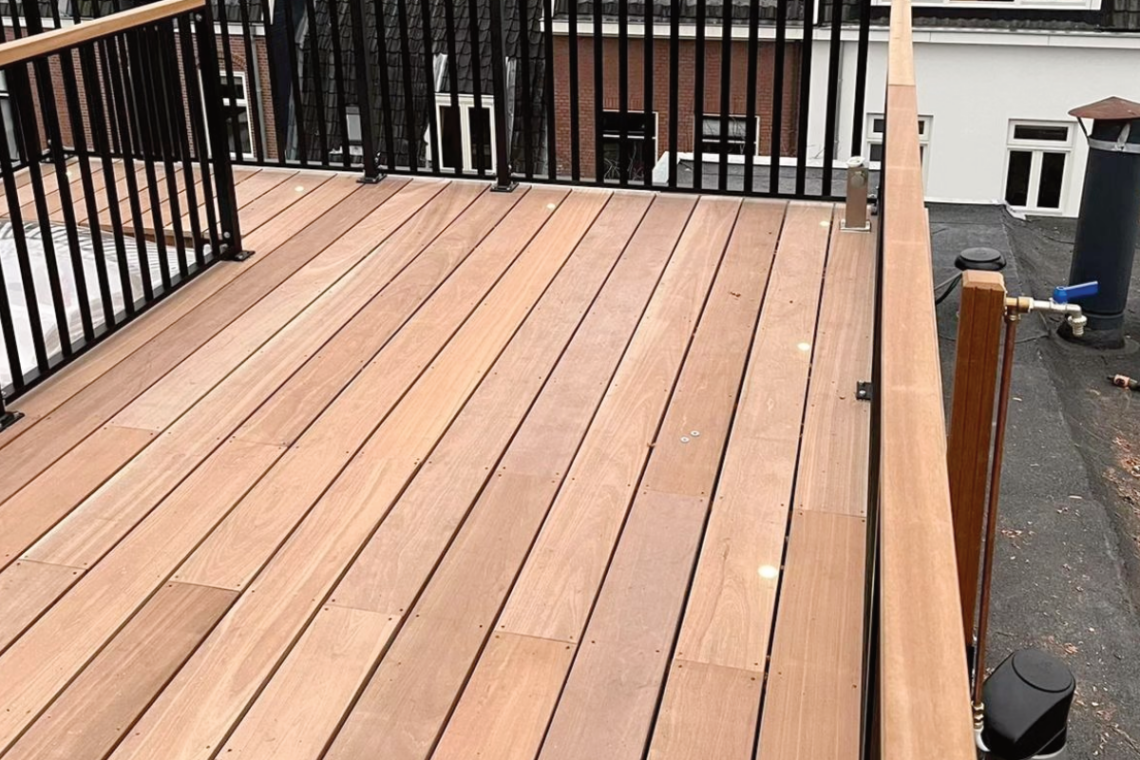 Houten vlonder beitsen