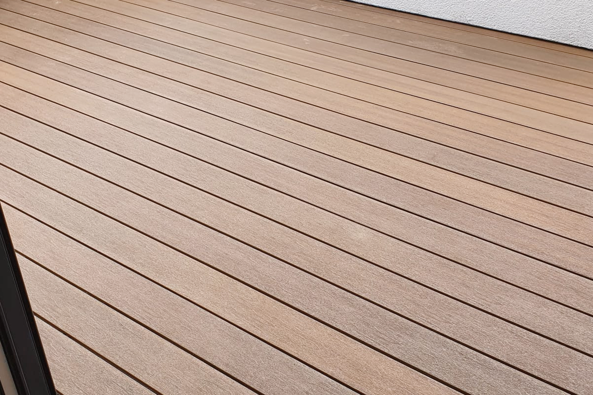 De charme van een terrasvlonder van hout