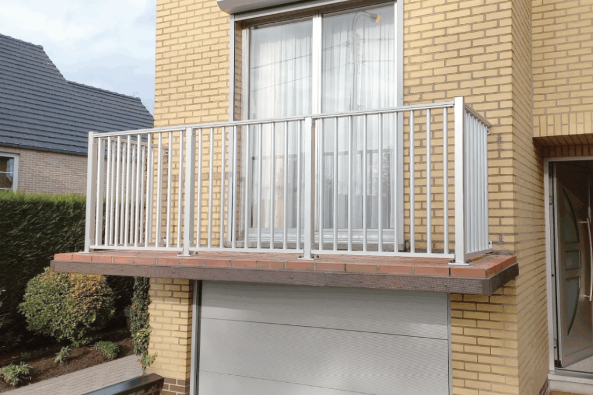 Zelf een balkonhek plaatsen: waar begin je?