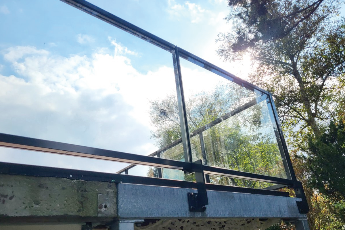 Balustrade glas op maat: de perfecte combinatie van maatwerk en uitstraling