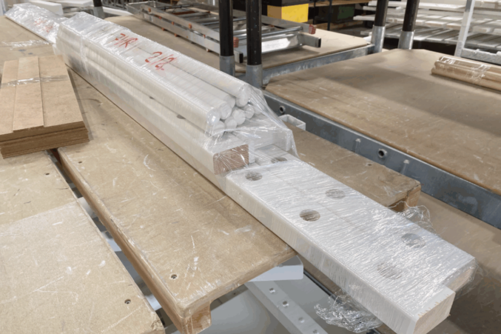 Houten balustrade om een trapgat