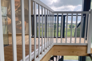 Houten balustrade om een trapgat